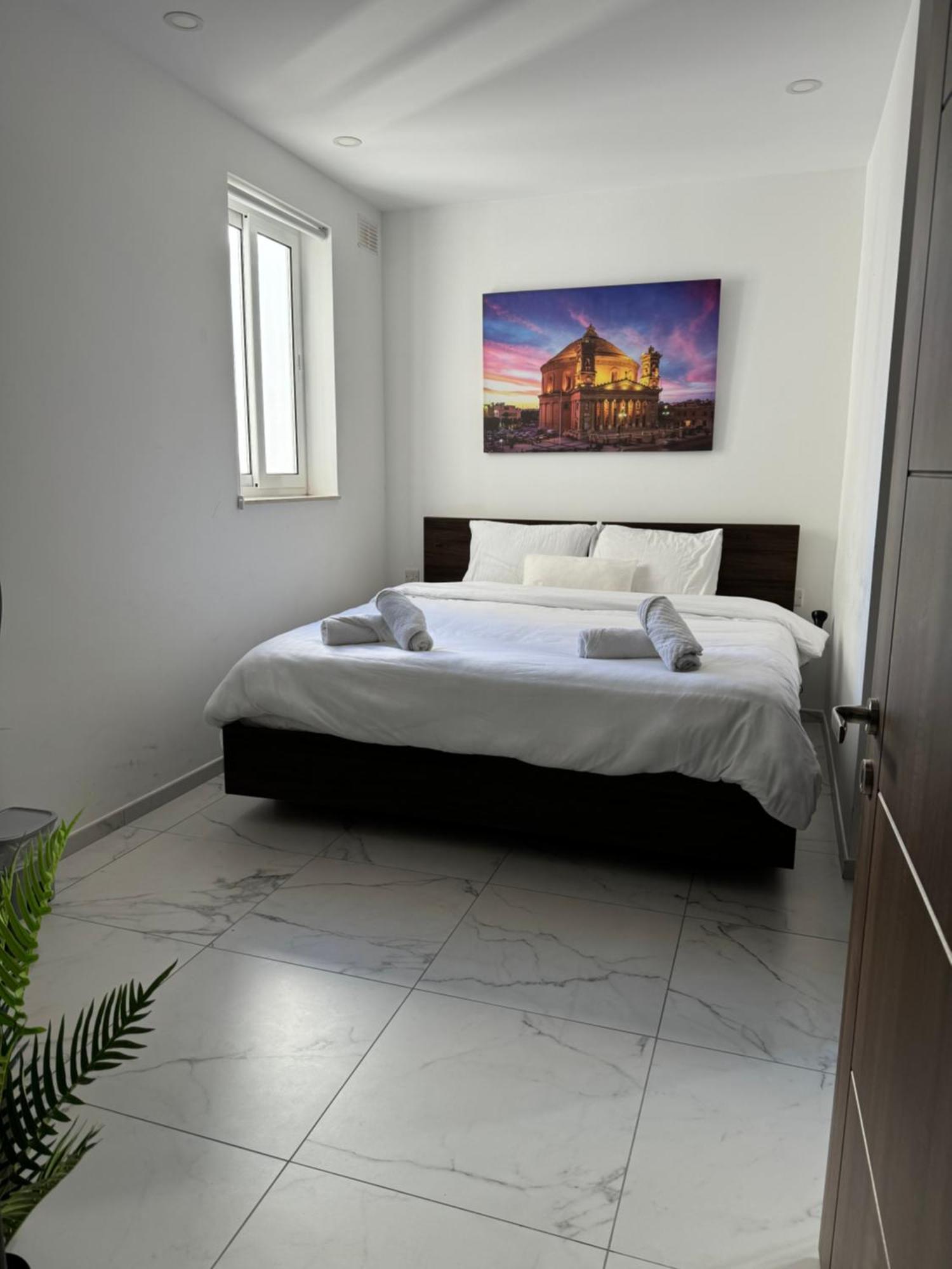 Designer 3 Bedroom And 3 Bathroom Apartment In Swatar Биркиркара Экстерьер фото
