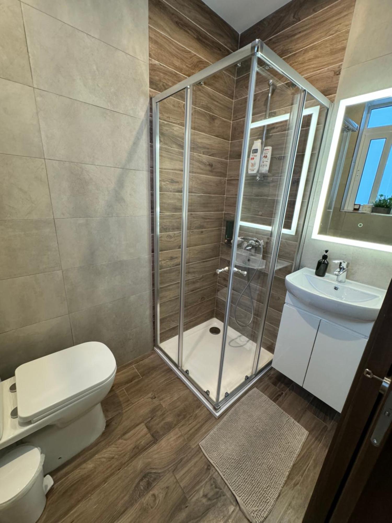 Designer 3 Bedroom And 3 Bathroom Apartment In Swatar Биркиркара Экстерьер фото