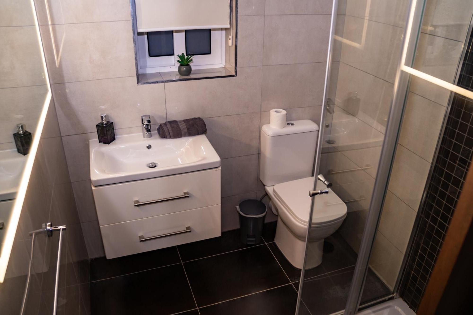 Designer 3 Bedroom And 3 Bathroom Apartment In Swatar Биркиркара Экстерьер фото
